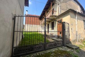 CASA INDIPENDENTE A BENNA