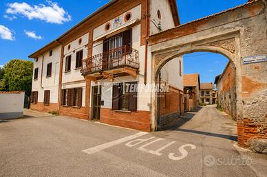 VILLA BIFAMILIARE INDIPENDENTE CON BOX AUTO !!!