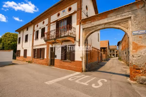 VILLA BIFAMILIARE INDIPENDENTE CON BOX AUTO !!!