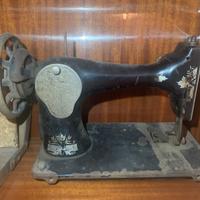 Macchina da cucire manuale Singer antiquariato