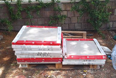 Pavimento giardino ancora imballato