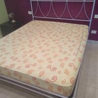 Struttura letto matrimoniale in ferro battuto 