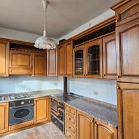 Cucina in vero LEGNO con top in MARMO