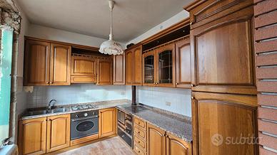 Cucina in vero LEGNO con top in MARMO