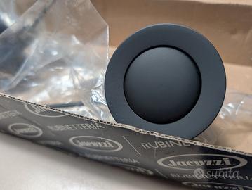 piletta di scarico nera