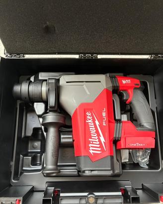 Trapano tassellatore Milwaukee M18 Fuel completo