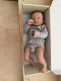 Bambola reborn e lettino