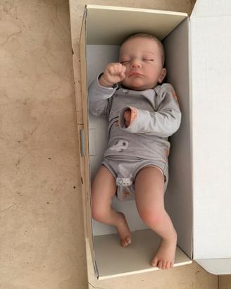 Bambola reborn e lettino