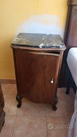 Comodini anni 30 in legno di noce con piano
