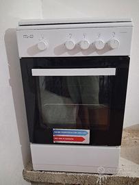 Cucina a gas con forno pari al nuovo.