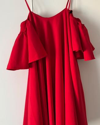 Abito rosso "cold shoulder" con volant