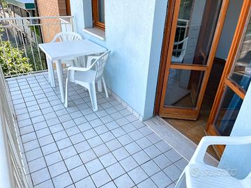 Trilocale con balconi abitabili - mare 150 m