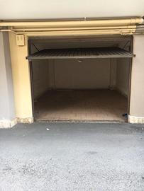 Box auto pavimentato con punto acqua