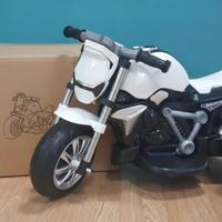 triciclo moto bianca batteria elettrica 3 ruote