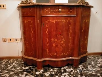 mobile vintage con intarsio floreale colorato