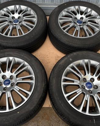 Cerchi in lega da 17 pollici per Ford Kuga vignale