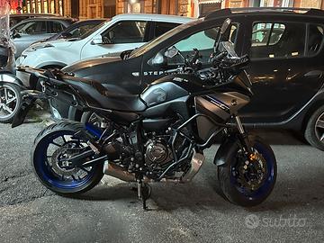 Tracer 7 2022 16k km set valigie