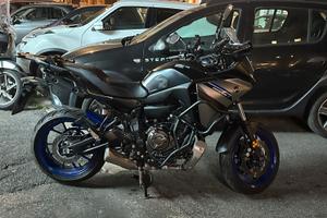 Tracer 7 2022 16k km set valigie