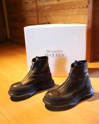 Stivaletti Alexander McQueen neri platform zip pel