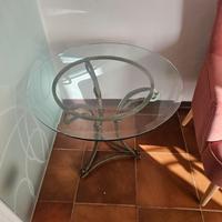 Tavolino artigianale in ferro battuto e cristallo