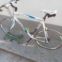 bicicletta super leggera  corsa e da città 