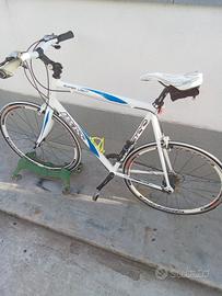 bicicletta super leggera  corsa e da città 