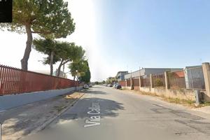 Capannone piazzale palazzina