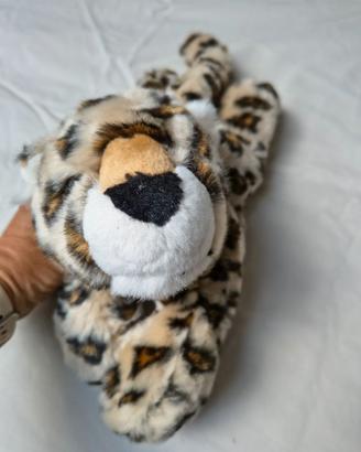 Morbido peluche di tigre, misura circa 35 cm. È in