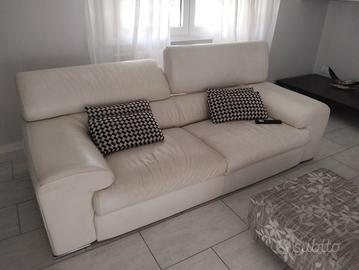 divano  in pelle  colore bianco panna