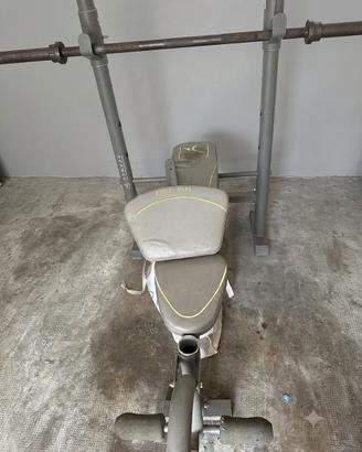 Panca piana con bilanciere
