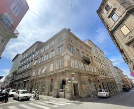 MAGAZZINO A TRIESTE