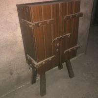 mobiletto in legno scarpiera