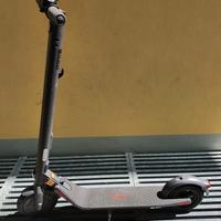 Monopattino Elettrico Ninebot E22E – Come Nuovo