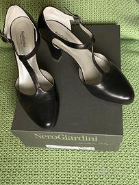 Scarpe con tacco Nero Giardini in pelle nera