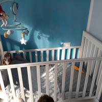 Lettino in legno da bambino