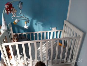 Lettino in legno da bambino