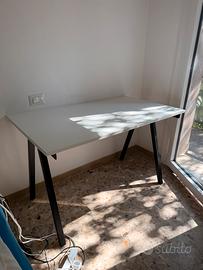 scrivania TROTTEN Ikea