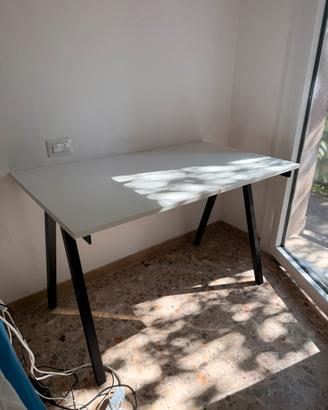 scrivania TROTTEN Ikea