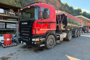 Trattore stradale con semirimorchio