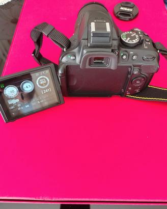 Nikon D520