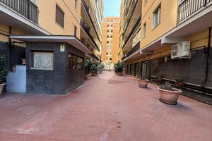 4 LOCALI A NAPOLI