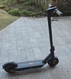 Monopattino elettrico Ninebot G30