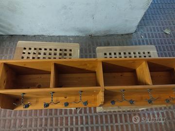 mensola con ganci