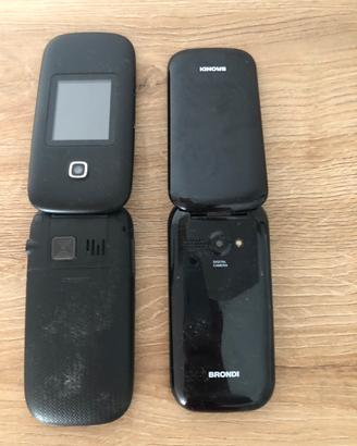 2 vecchi telefoni no caricabatterie