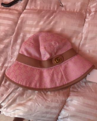 Cappello Gucci rosa a secchiello