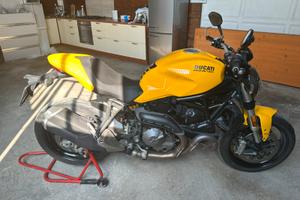 Ducati monster 821