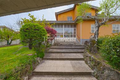 VILLA UNIFAMILIARE CON GIARDINO PERIMETRALE