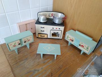 Cucina giocattolo in latta