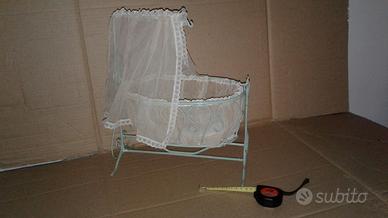 piccola culla giocattolo
