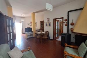 Ampia casa singola con garage